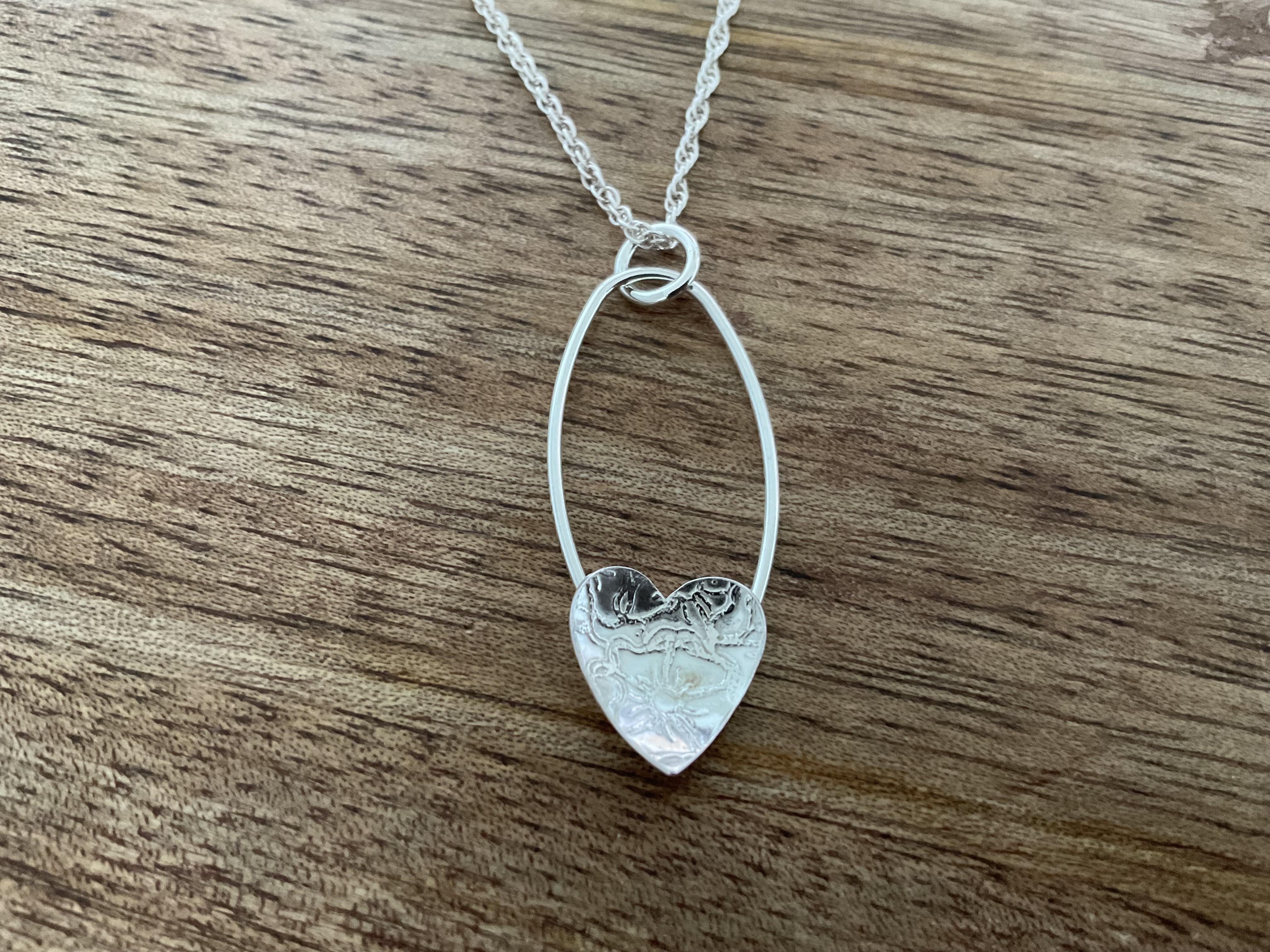 Oval Heart Pendant & Chain - Click Image to Close